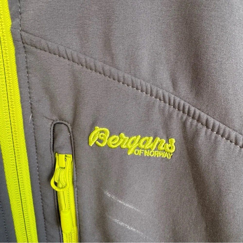 Bergans of Norway Ski Jacket Soft Shell Grey and Green‎ Large